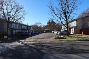 2005 Glen Allen St in Austin, TX - Building Photo