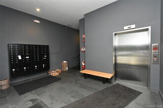 35 Van Nydeck Ave, Unit 202 in Beacon, NY - Building Photo - Building Photo