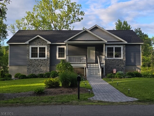 property at 5 Mountain Rd