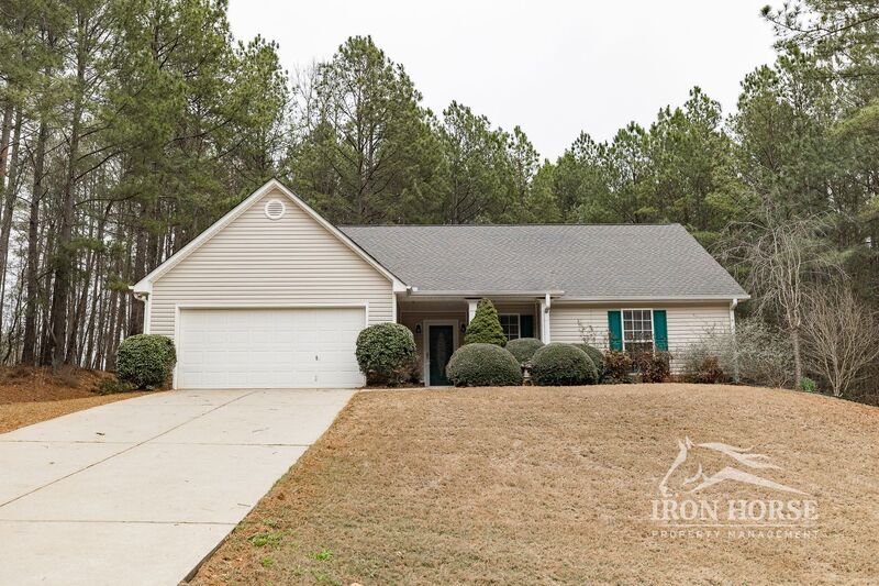 348 Pine Ridge Cir in Winterville, GA - Building Photo