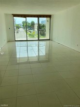 9500 W Bay Harbor Dr in Bay Harbor Islands, FL - Building Photo - Building Photo