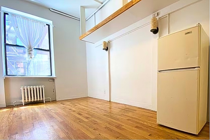 14 St Marks Pl in New York, NY - Building Photo