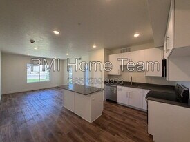 1652 N Main St in Layton, UT - Building Photo