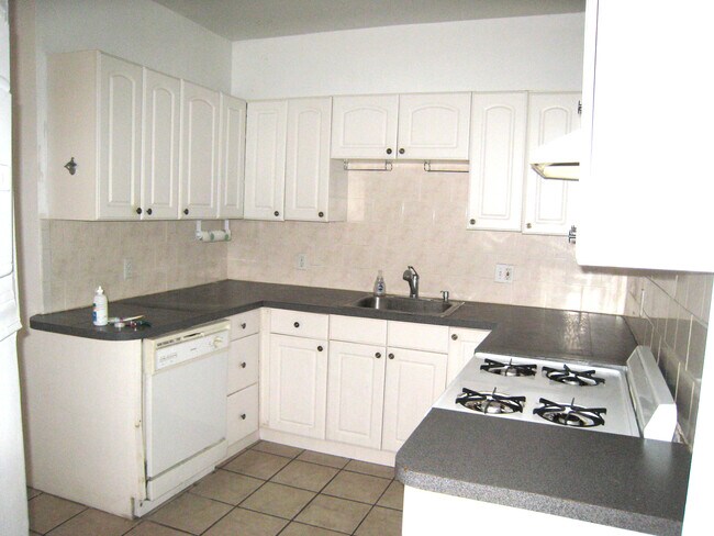 324 Saint Paul St, Unit 7 in Brookline, MA - Building Photo - Building Photo