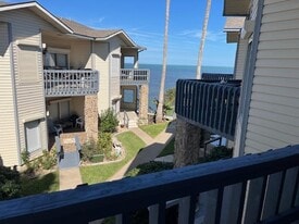 77 Santa Isabel Blvd in Laguna Vista, TX - Building Photo