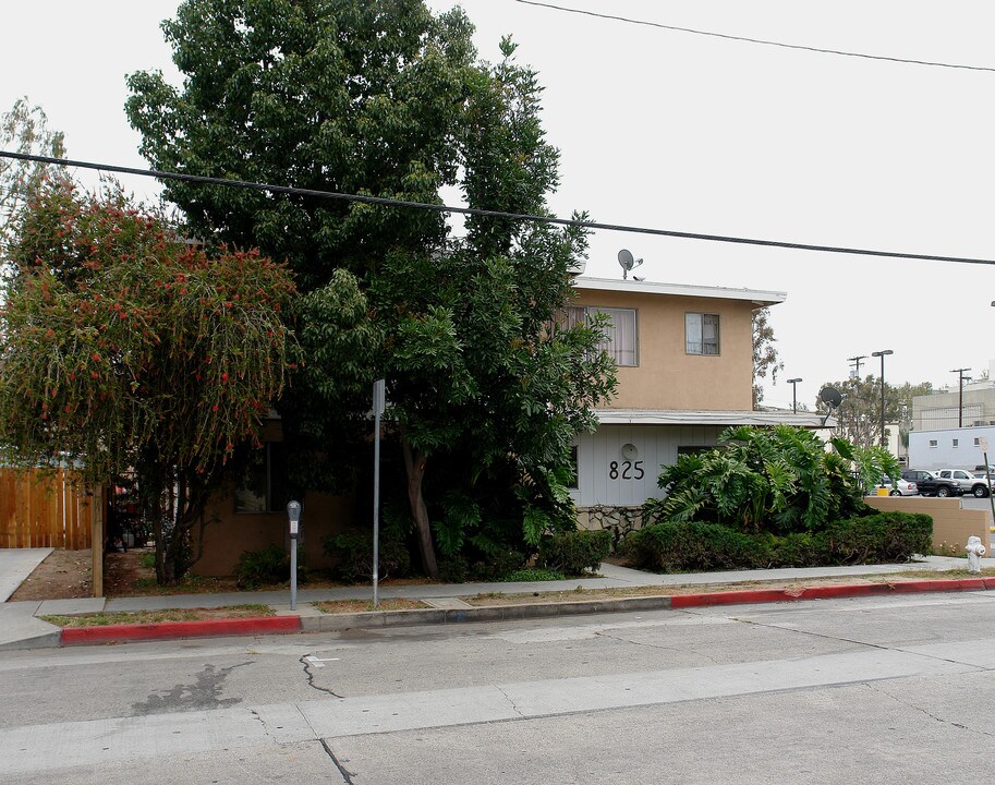 825 N Van Ness Ave in Santa Ana, CA - Building Photo