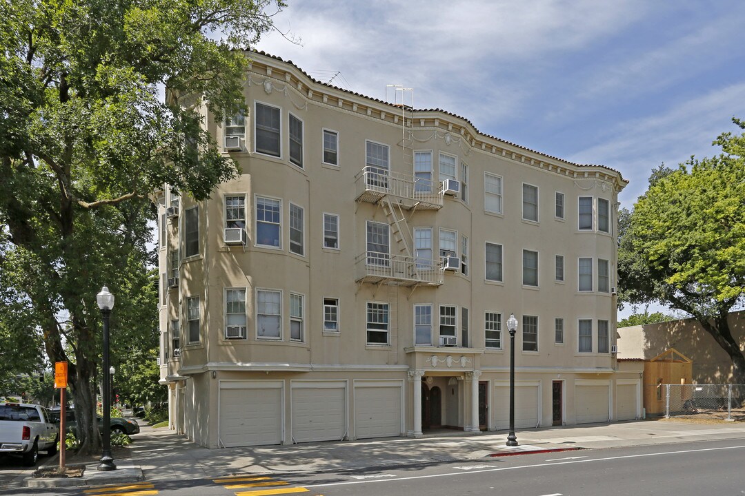 Fortview Apartments in Sacramento, CA - Building Photo