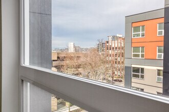 330 3rd Ave W in Seattle, WA - Building Photo - Building Photo