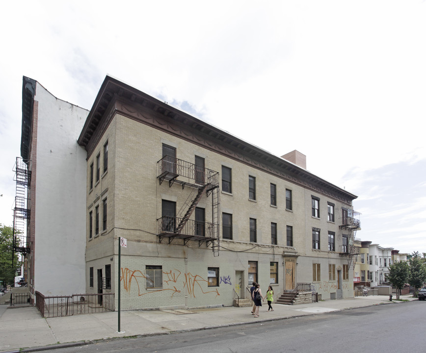 4223 7th Ave in Brooklyn, NY - Building Photo