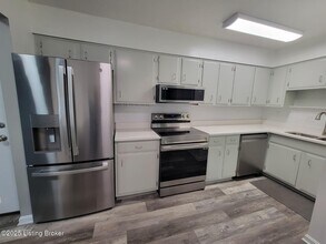111 La Fontenay Ct in Louisville, KY - Building Photo - Building Photo