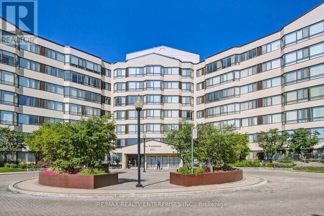 property at 1001-1001 Cedarglen Gate