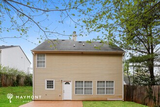 4864 Browns Mill Ferry Rd in Stonecrest, GA - Foto de edificio - Building Photo