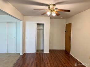 42A5 Woodedge Ave in Edison, NJ - Building Photo - Building Photo