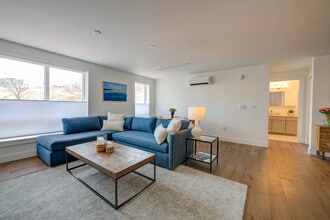 218 Washington Ave, Unit 108 in Portland, ME - Building Photo - Building Photo
