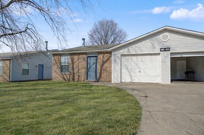 4378 W Thrasher Dr in Fayetteville, AR - Building Photo - Building Photo