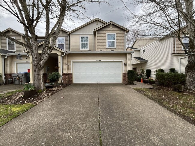 21101 SW Madeira Terrace in Sherwood, OR - Building Photo - Building Photo