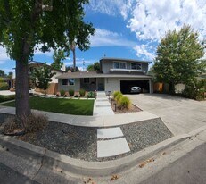 599 Stanford Dr in San Luis Obispo, CA - Building Photo