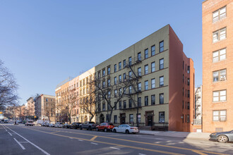 13-19 W 106th St in New York, NY - Building Photo - Building Photo