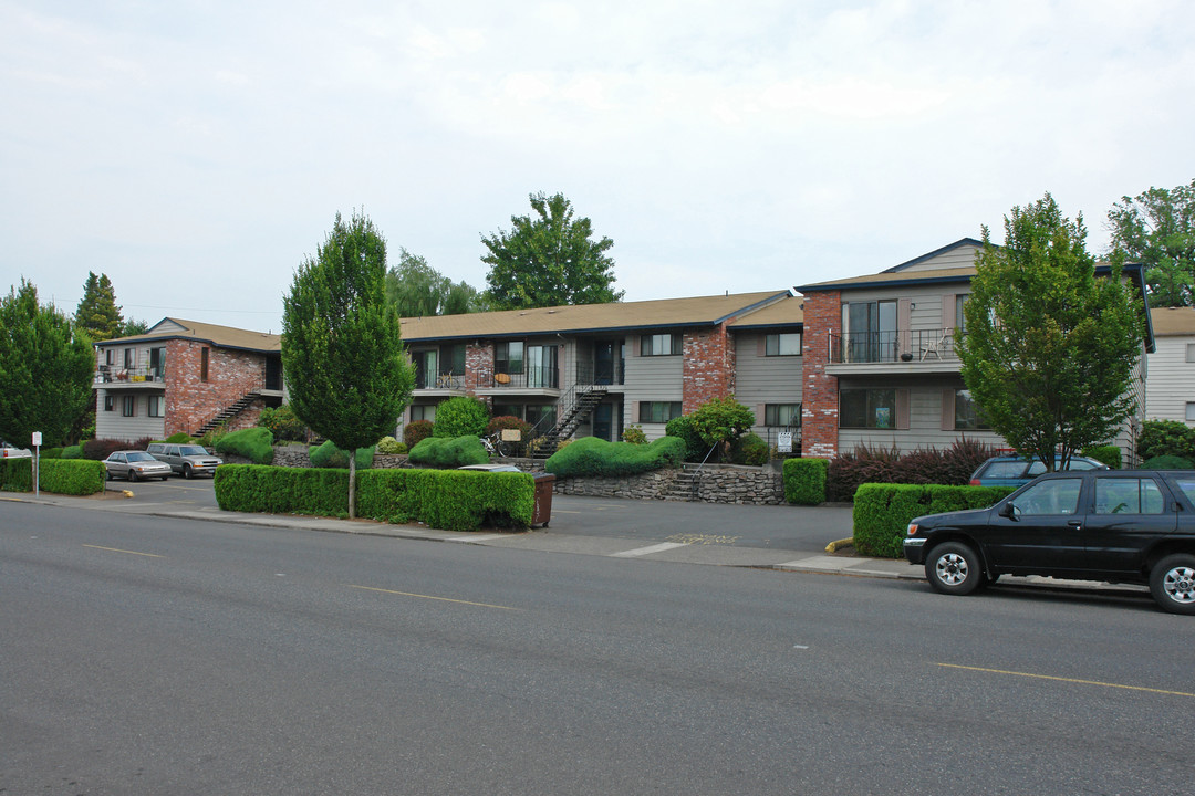 Bainbridge in Portland, OR - Foto de edificio