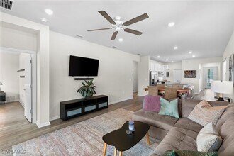 2231 Yellowfin Cir in Naples, FL - Building Photo - Building Photo