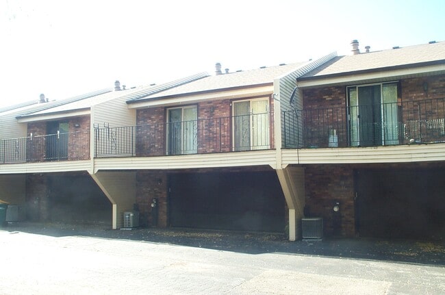 2834 Sandy Hollow Rd in Rockford, IL - Foto de edificio - Building Photo