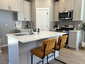 4832 Flight Ave NE in Salem, OR - Building Photo - Building Photo
