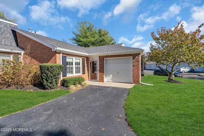 68 Maple Dr in Spring Lake, NJ - Building Photo - Building Photo