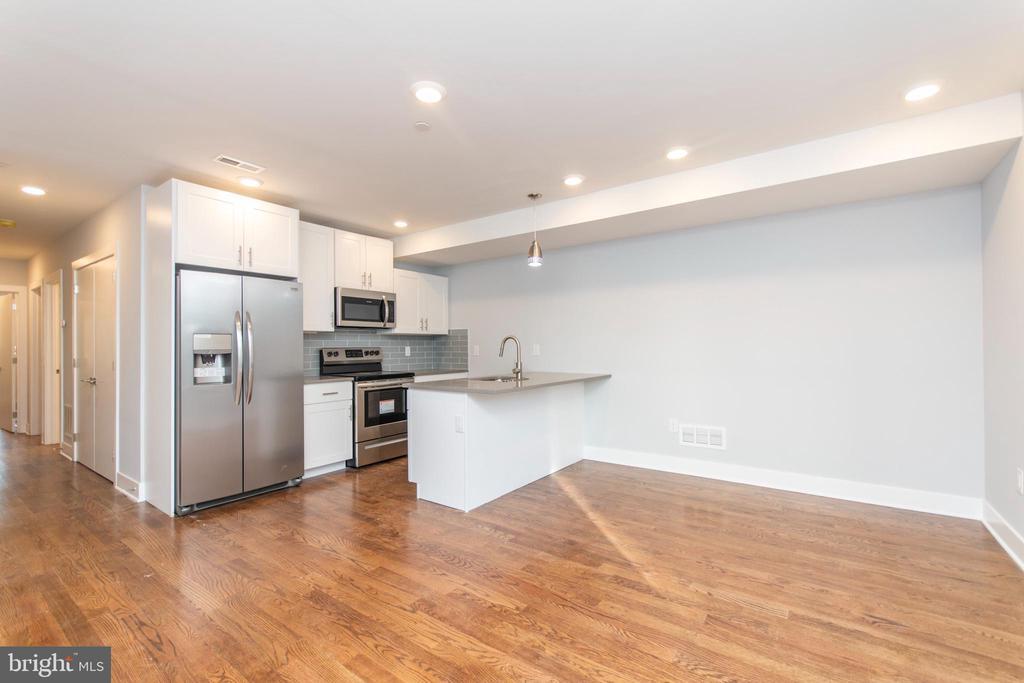 812 N Uber St in Philadelphia, PA - Building Photo