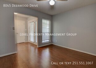 8045 Deerwood Dr in Daphne, AL - Building Photo - Building Photo