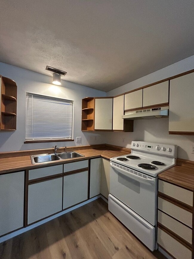 917 N Clay St in Sturgis, MI - Building Photo - Building Photo