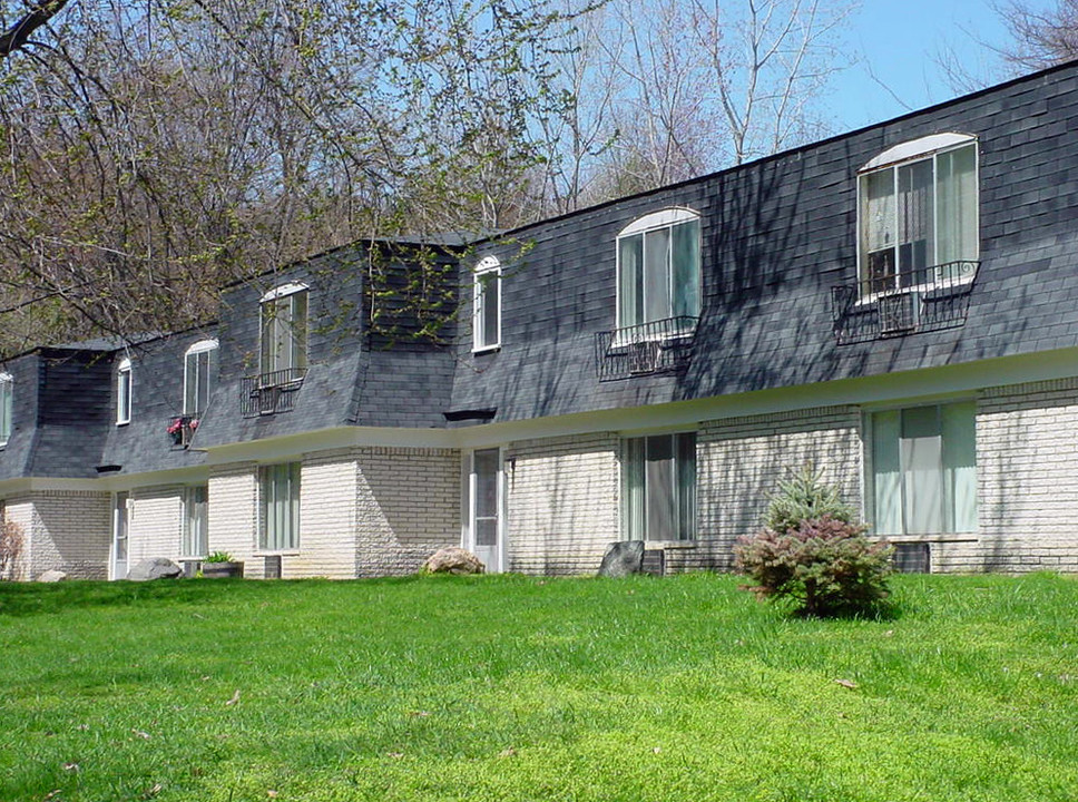 Clarkston Corners Apartments in Clarkston, MI - Building Photo