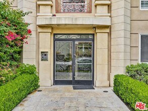 320 S Willaman Dr in Los Angeles, CA - Building Photo - Building Photo