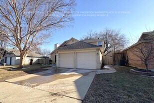 1010 Silver Spruce Dr in Arlington, TX - Building Photo