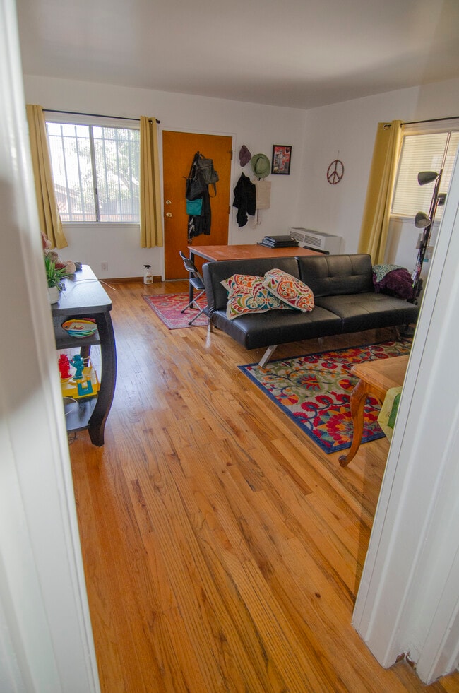 835 N Wilton Pl, Unit 3