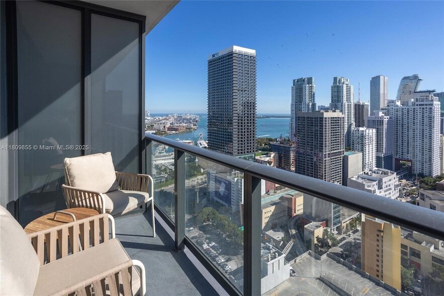 159 NE 6th St, Unit 3012 in Miami, FL - Building Photo