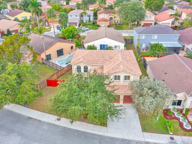 1663 E Harmony Lake Cir in Davie, FL - Building Photo - Building Photo