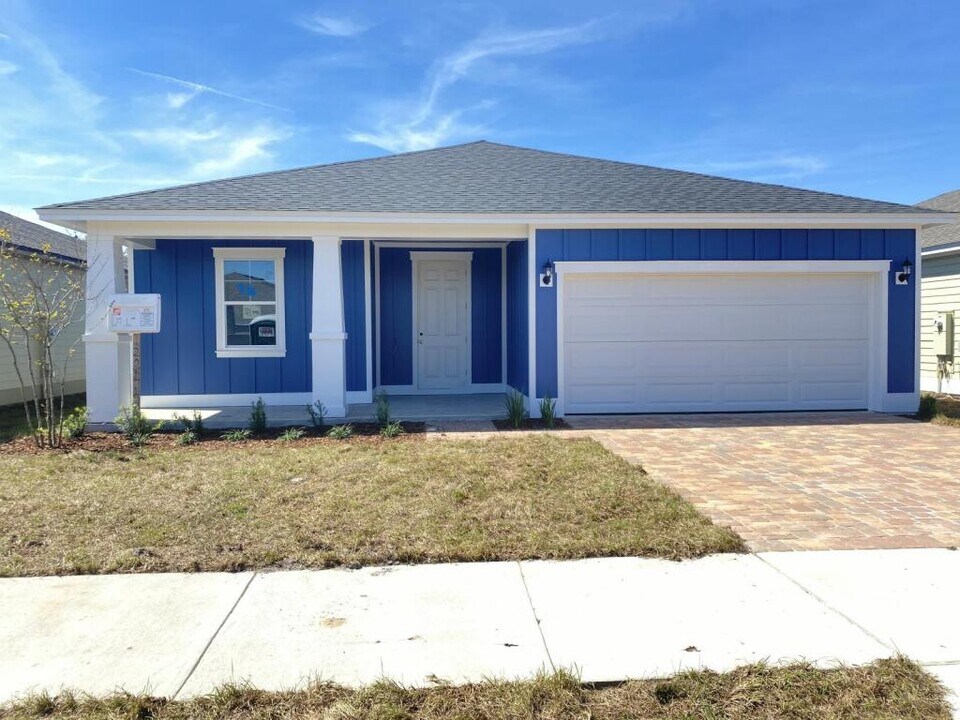 2011 Sloans Outlook Dr in Groveland, FL - Building Photo