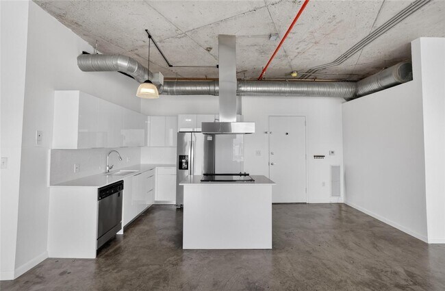 10 SW South River Dr, Unit PHI01 in Miami, FL - Foto de edificio - Building Photo