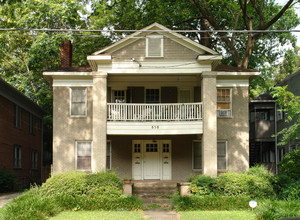 858 Charles Allen Dr in Atlanta, GA - Foto de edificio - Building Photo