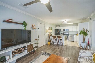 1304 Summit St, Unit 107 in Austin, TX - Building Photo - Building Photo