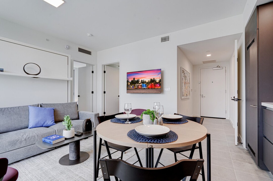 209 NE 3rd St in Miami, FL - Building Photo