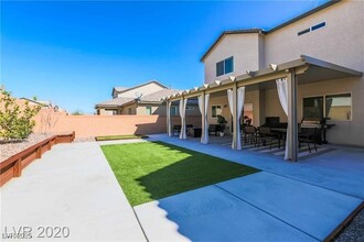 6427 Holland Hills St in Las Vegas, NV - Foto de edificio - Building Photo
