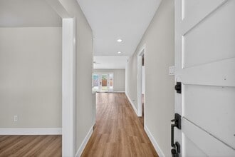 5743 Ludington Dr in Houston, TX - Building Photo - Building Photo