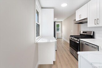 60 Leroy Ave in Valhalla, NY - Building Photo - Building Photo