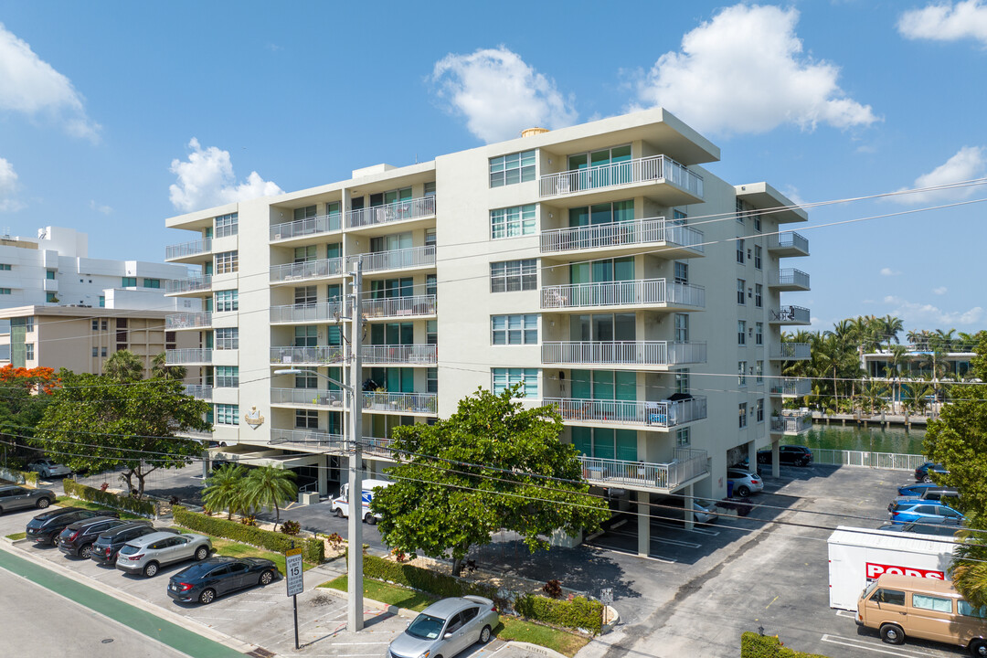 St. Regis in Bay Harbor Islands, FL - Building Photo