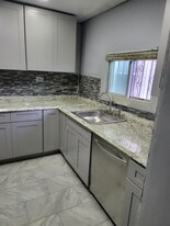 643 N Peach St in Philadelphia, PA - Building Photo