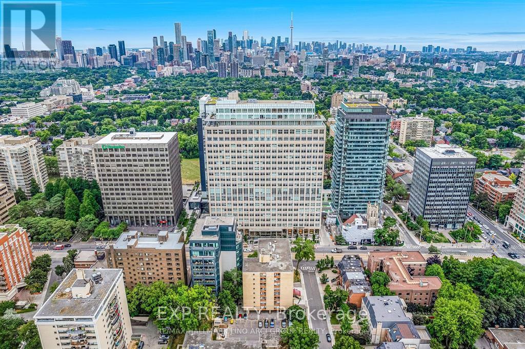 405-111 ST CLAIR Ave in Toronto, ON - Building Photo