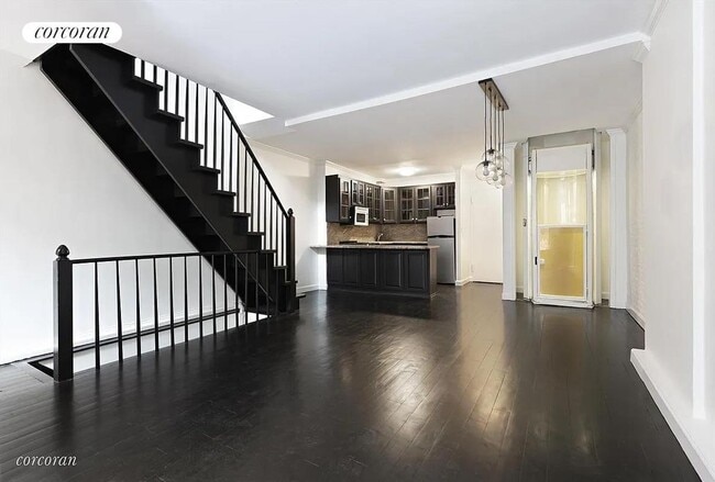 131 W 82 St in New York, NY - Building Photo - Building Photo