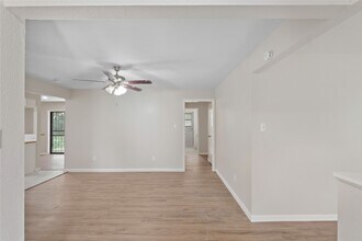 7111 Pinehook Ln in Houston, TX - Foto de edificio - Building Photo