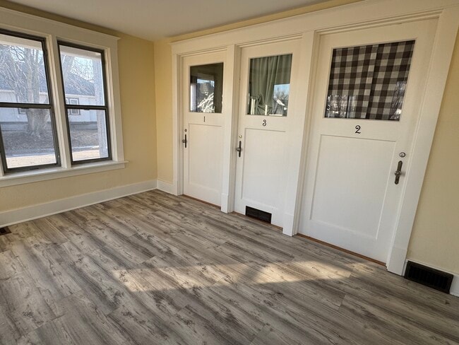 2702 LeClaire St, Unit 3 in Davenport, IA - Building Photo - Building Photo